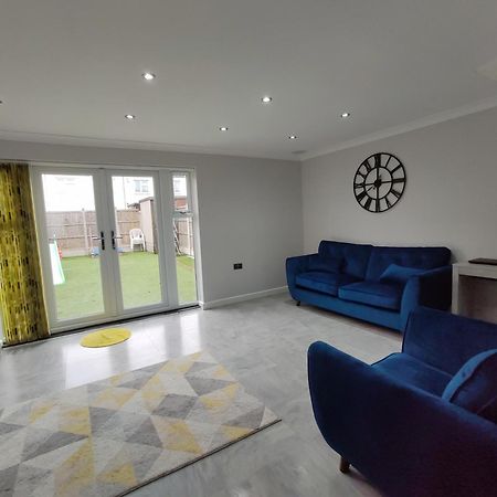 Elegant 3-Bedroom Home, Sleeps Up To 5 Guest. South Ockendon Екстериор снимка
