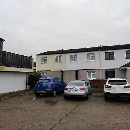 Elegant 3-Bedroom Home, Sleeps Up To 5 Guest. South Ockendon Екстериор снимка