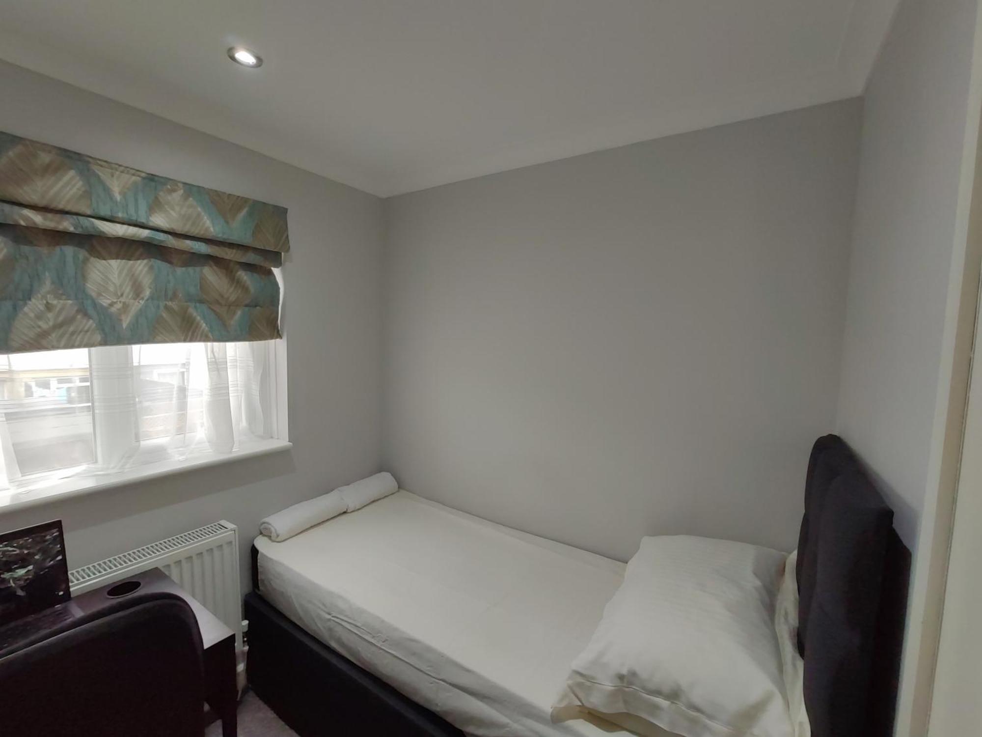Elegant 3-Bedroom Home, Sleeps Up To 5 Guest. South Ockendon Екстериор снимка