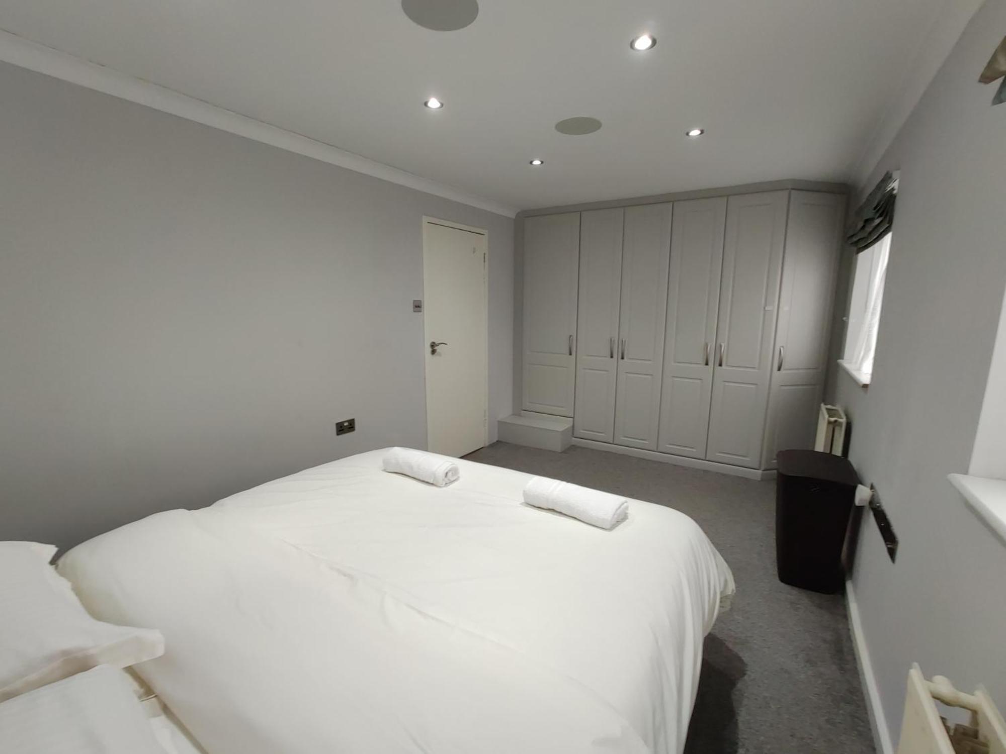Elegant 3-Bedroom Home, Sleeps Up To 5 Guest. South Ockendon Екстериор снимка