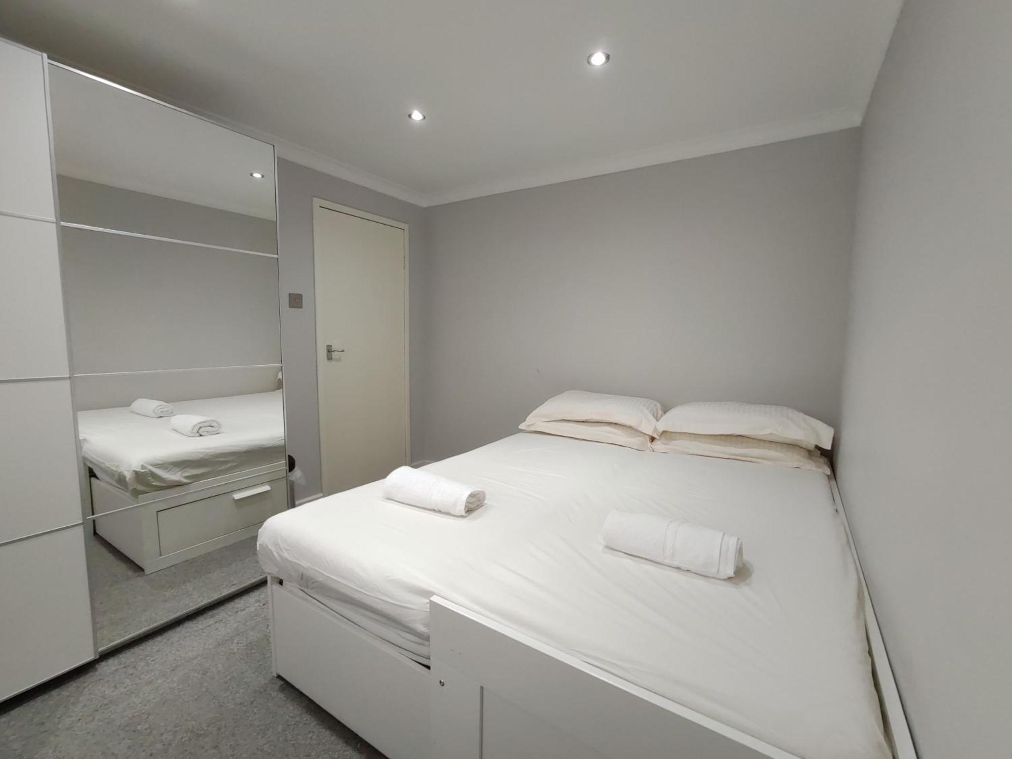 Elegant 3-Bedroom Home, Sleeps Up To 5 Guest. South Ockendon Екстериор снимка