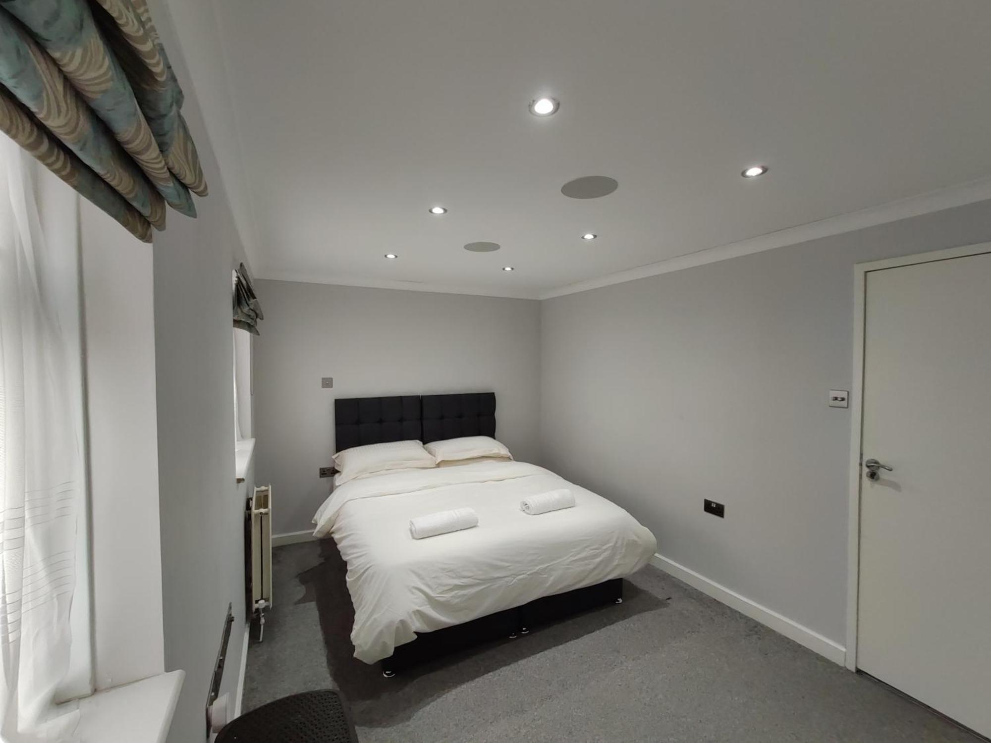 Elegant 3-Bedroom Home, Sleeps Up To 5 Guest. South Ockendon Екстериор снимка